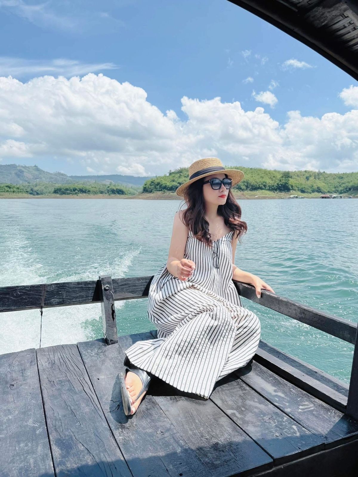Sương sớm trên vùng hồ